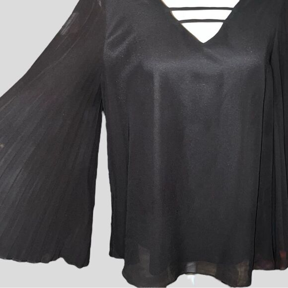 Apt9 adorable black top with wide pleated sleeves! Cute crisscross in front. New - Picture 4 of 10